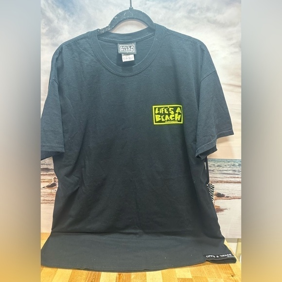 LIFE’S A BEACH SHIRT MENS SIZE LARGE - Picture 3 of 6